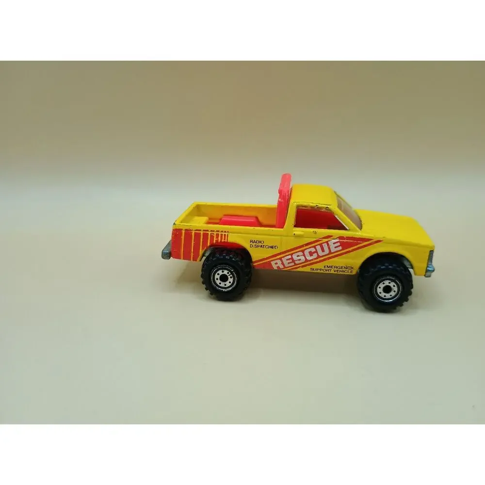 Vintage 1982 Hot Wheels Chevy S10 Baywatch Diecast Lifeguard Rescue Truck 1:64th
